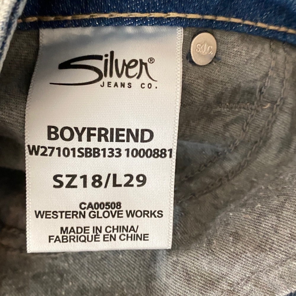 Silver Jeans Distressed Boyfriend Light Wash - Picture 6 of 7